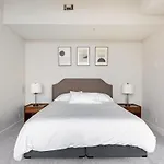 2B 2Ba Luxury Downtown Suite Rooftop Deck & Gym