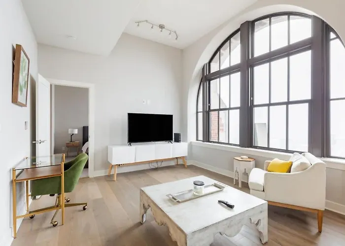 2B 2Ba Luxury Downtown Suite Rooftop Deck & Gym