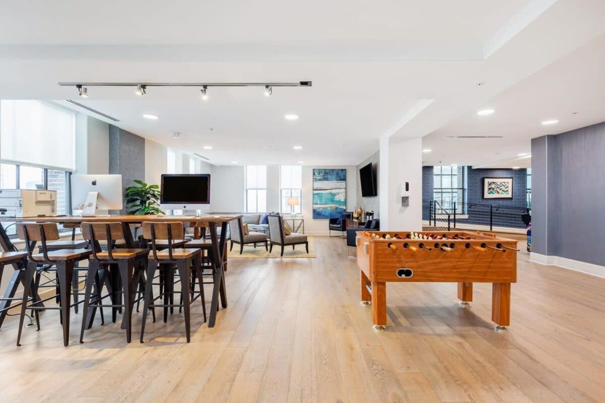 Apartment 2b 2ba Luxury Downtown Rooftop Deck & Gym