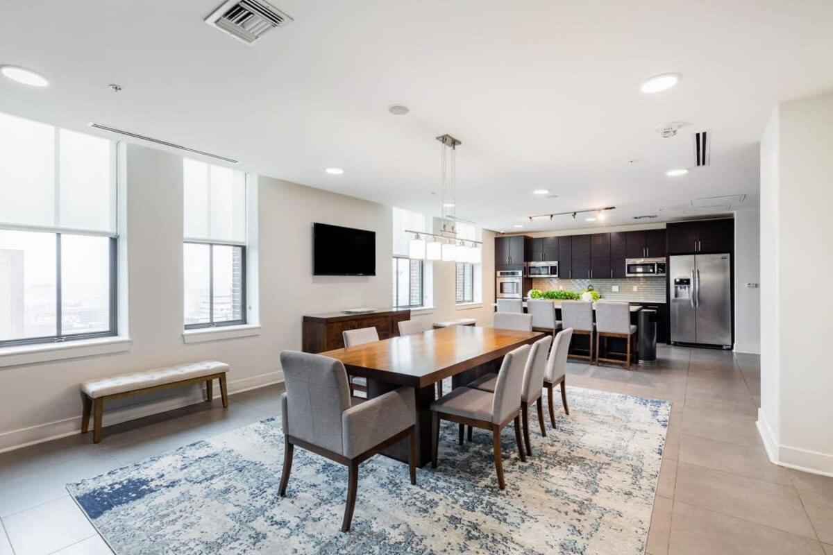 Apartment 2b 2ba Luxury Downtown Rooftop Deck & Gym Baltimore