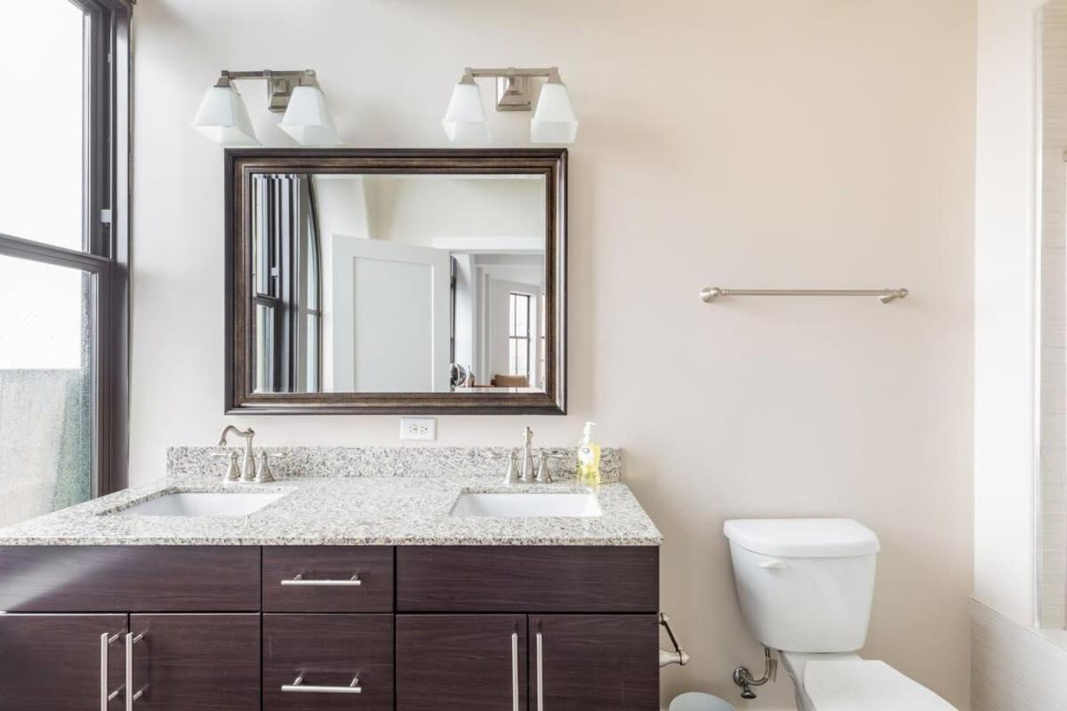 2b 2ba Luxury Downtown Rooftop Deck & Gym Apartment