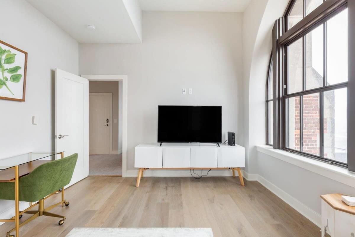 2b 2ba Luxury Downtown Rooftop Deck & Gym Apartment Baltimore