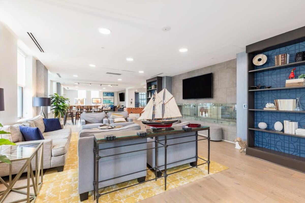 2b 2ba Luxury Downtown Rooftop Deck & Gym Baltimore