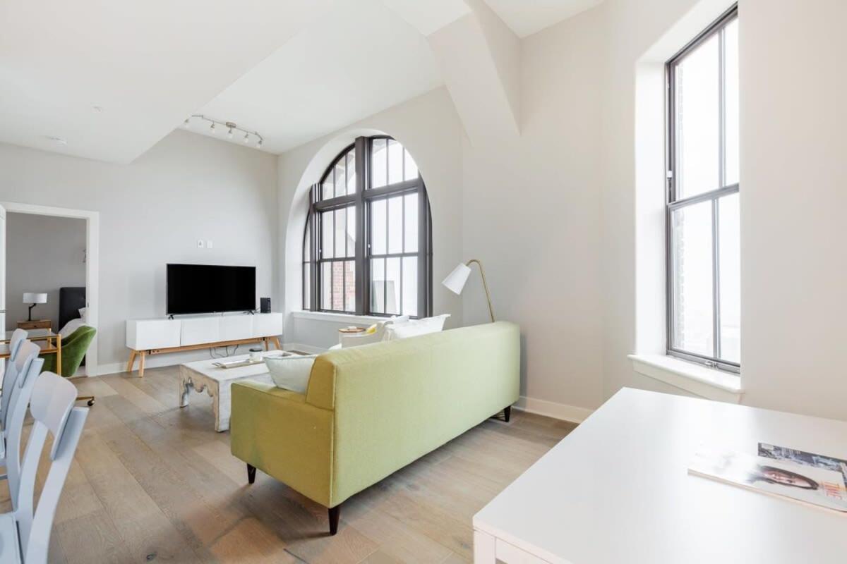Apartment 2b 2ba Luxury Downtown Rooftop Deck & Gym *