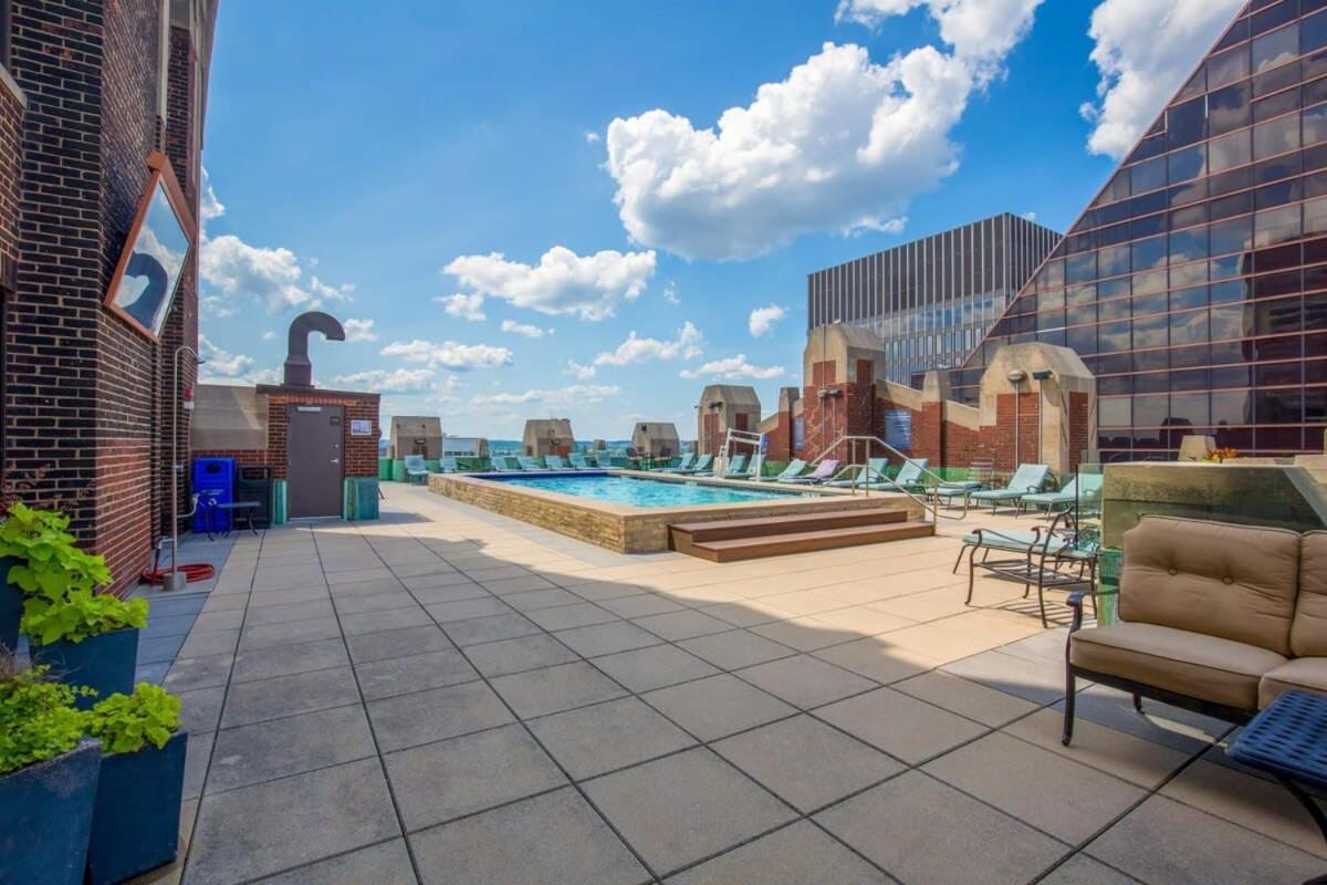 Apartment 2b 2ba Luxury Downtown Rooftop Deck & Gym *