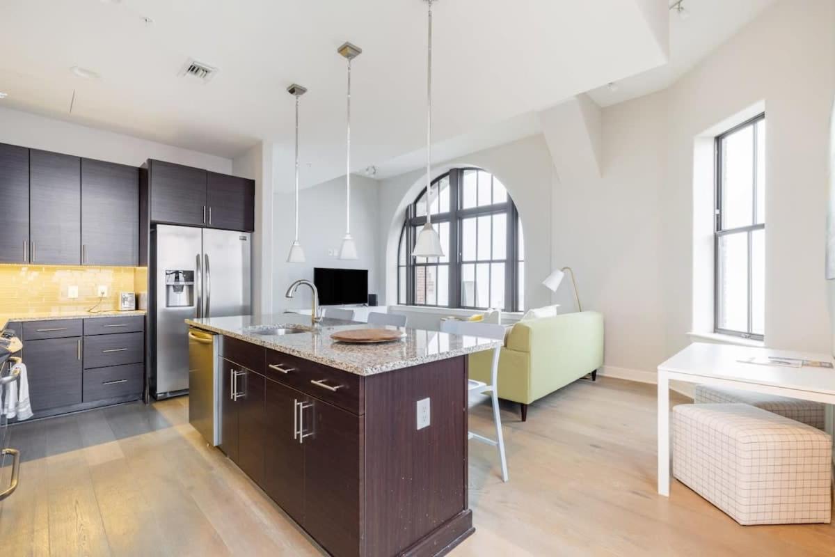 2b 2ba Luxury Downtown Rooftop Deck & Gym Apartment *